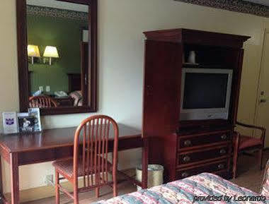 Lodge Econo North I-35 *